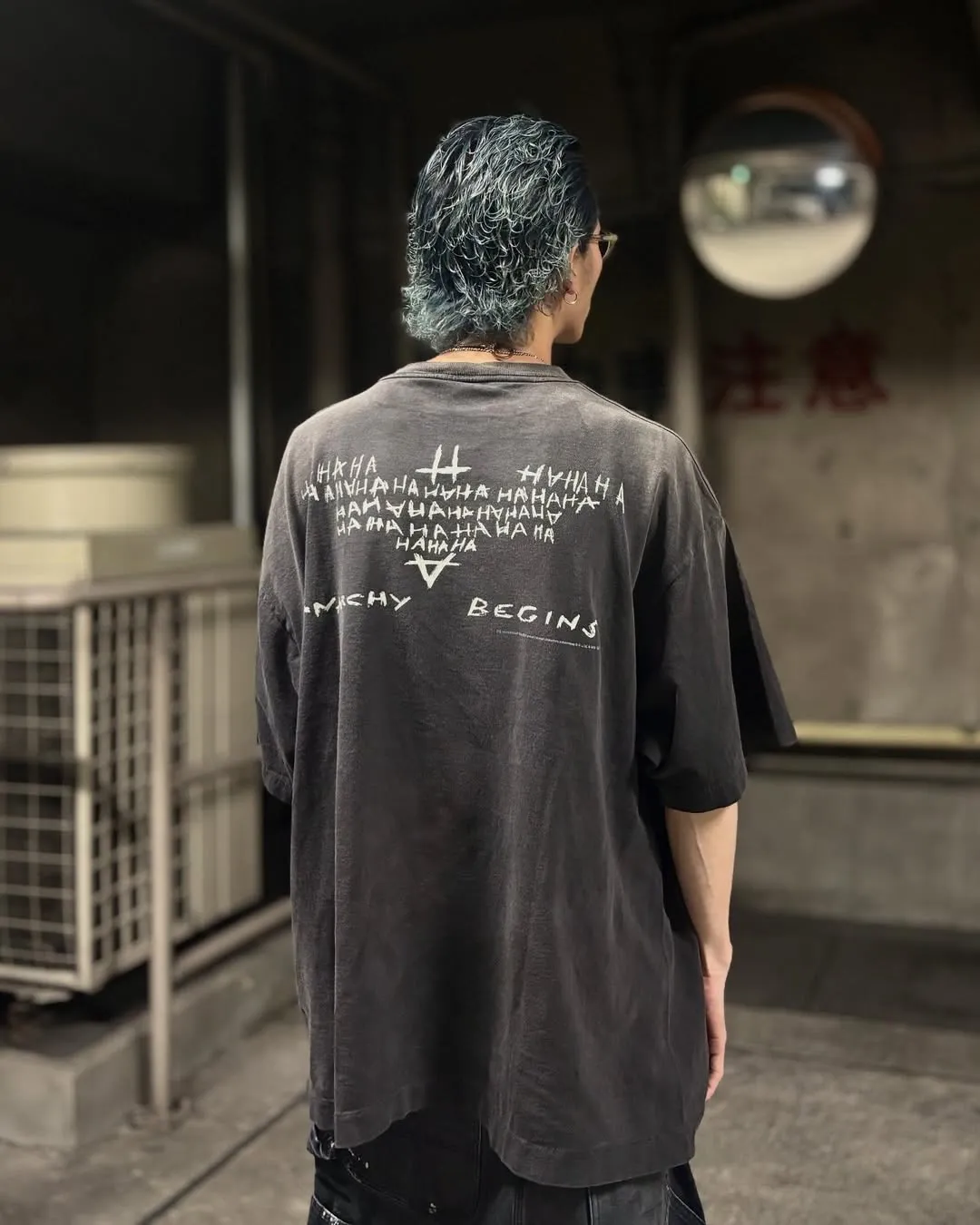⚠️This season’s most important Batman-Joker IP collaboration SAINT Mxxxxxx × The Dark Knight BTM_SS TEE /DARKNIGHT/BLK Dark Knight co-branded Joker Dark Knight TEE Washed black S-XL Top-notch printing technology Vector-level replica of the original details Asut ready-made garment dyeing Ma Liu fading Re-washing to make the old Authentic proofing Custom-woven correct main mark Washing mark The difference is shown in the picture and made.